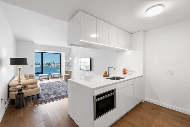 $7,350 | 99 Hudson Street, Unit 2400, Jersey City, NJ 07302