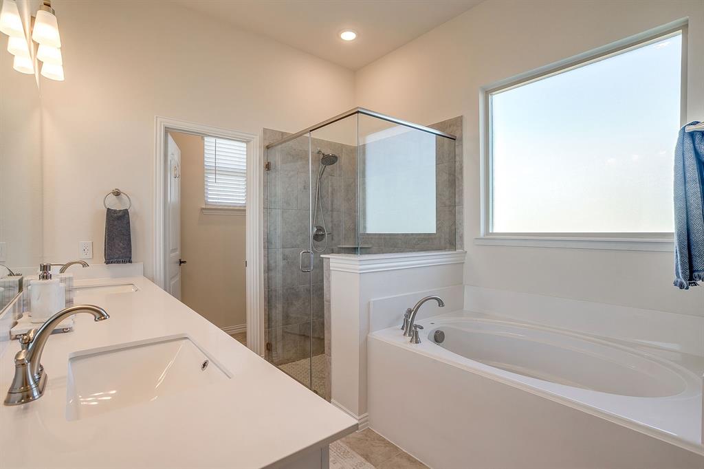 445 Guadalupe Lane Springtown, TX 76082 - Photo 17 of 40 Master bathroom