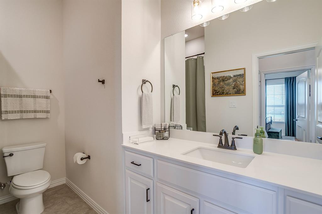 445 Guadalupe Lane Springtown, TX 76082 - Photo 21 of 40 Guest bathroom