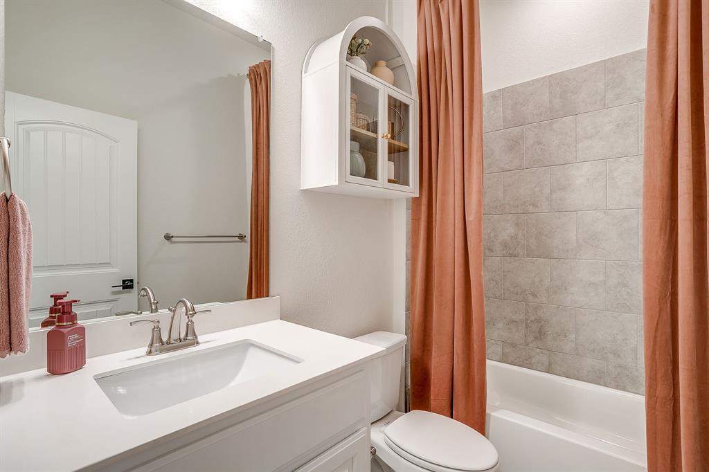 445 Guadalupe Lane Springtown, TX 76082 - Photo 26 of 40 Bathroom for bedrooms 3 & 4
