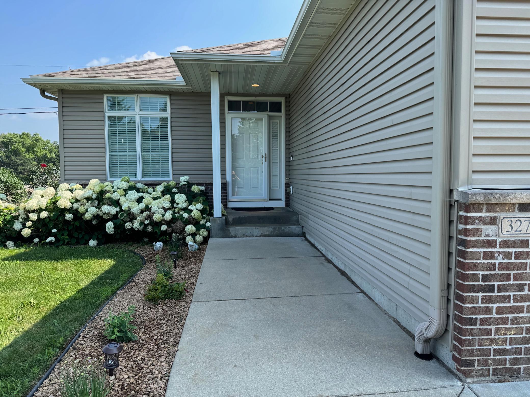 3274 James Lane Northeast Rochester, MN 55906 - Photo 2 of 21