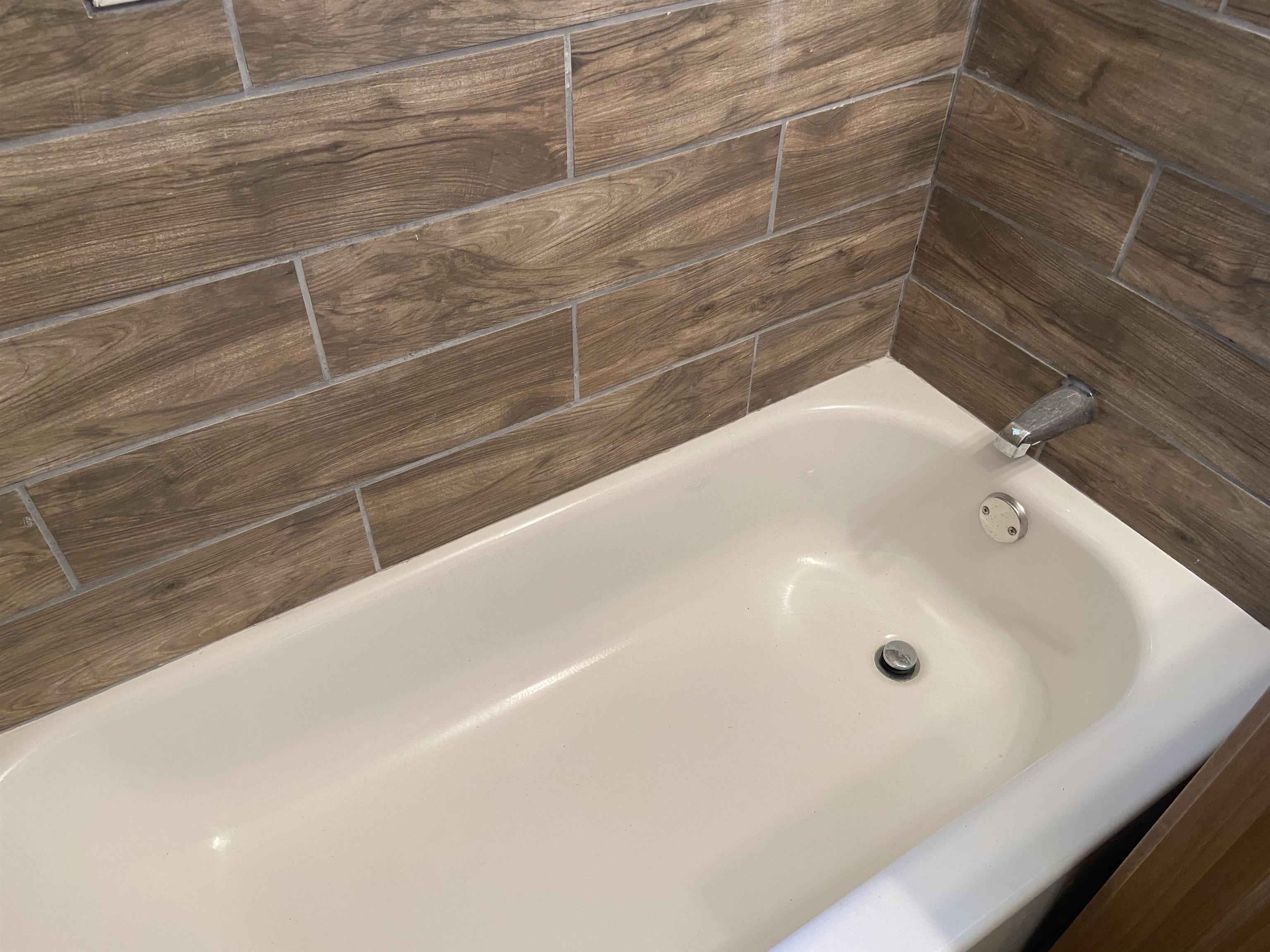 3513 Ashford Road Memphis, TN 38109 - Photo 6 of 21 a bathroom with a tub