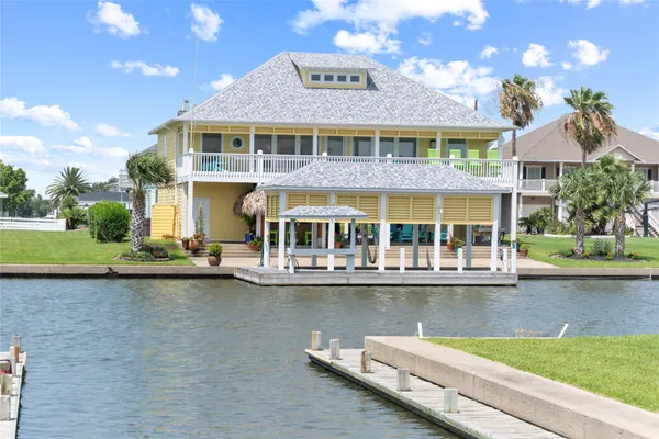 $879,000 | 1100 Fountain View Drive, Crystal Beach, TX 77650