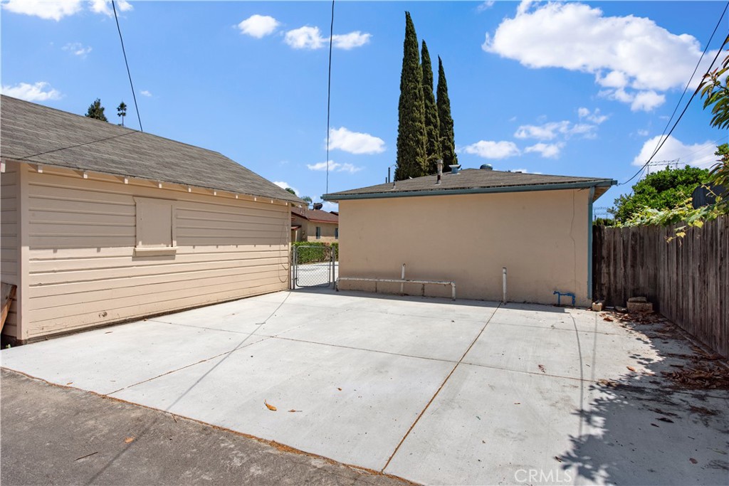 8713 Alondra Boulevard Paramount, CA 90723 - Photo 41 of 41 a backyard of a house with table and chairs