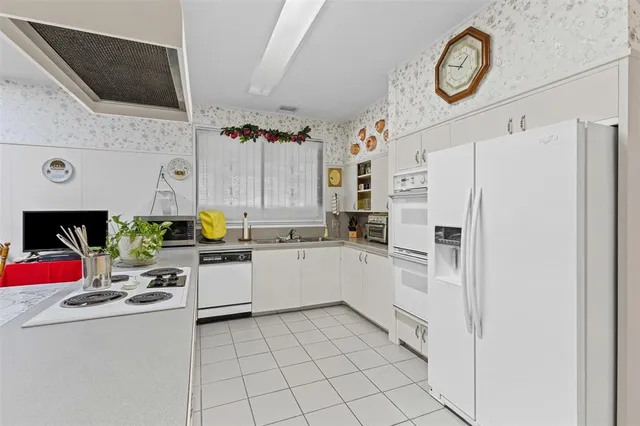 $515,000 | 1204 West Westhill Drive, Cleburne, TX 76033