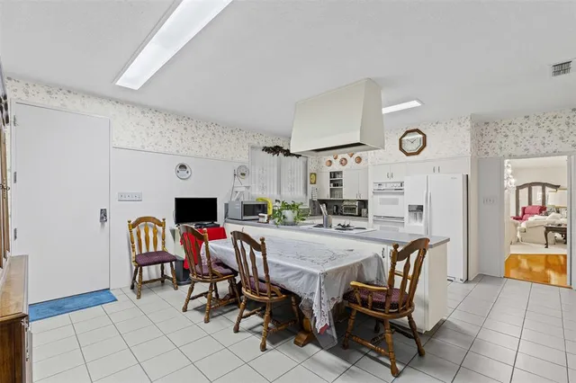 $515,000 | 1204 West Westhill Drive, Cleburne, TX 76033