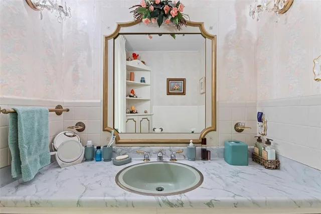 $515,000 | 1204 West Westhill Drive, Cleburne, TX 76033