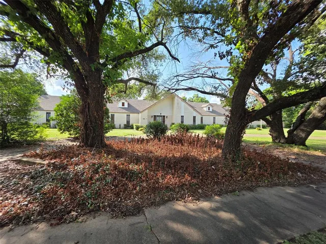 $515,000 | 1204 West Westhill Drive, Cleburne, TX 76033