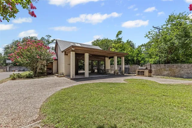 $515,000 | 1204 West Westhill Drive, Cleburne, TX 76033