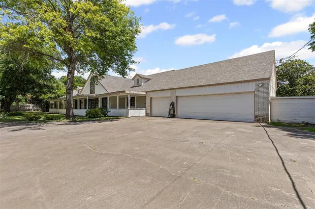 $515,000 | 1204 West Westhill Drive, Cleburne, TX 76033