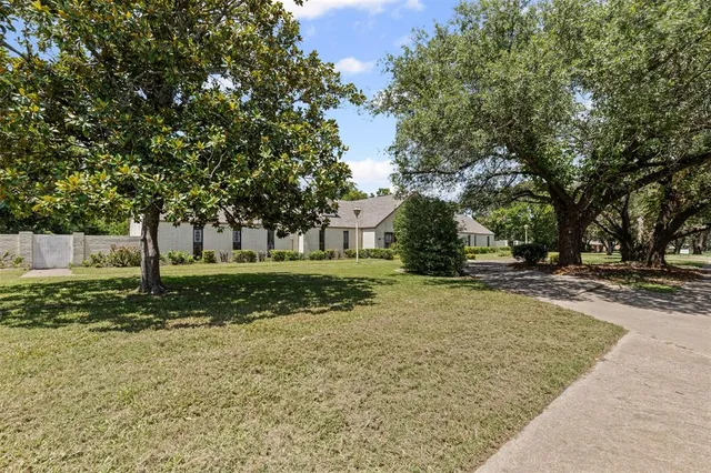 $515,000 | 1204 West Westhill Drive, Cleburne, TX 76033