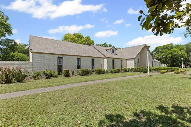 $515,000 | 1204 West Westhill Drive, Cleburne, TX 76033