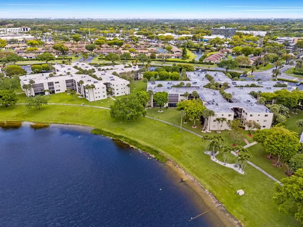 $2,000 | 5310 Las Verdes Circle, Unit 106, Delray Beach, FL 33484