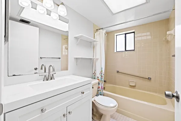 $2,000 | 5310 Las Verdes Circle, Unit 106, Delray Beach, FL 33484