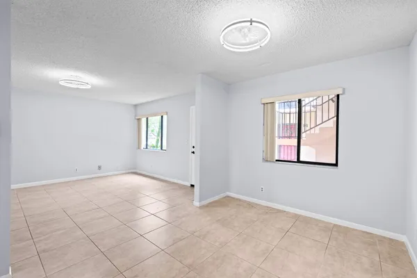 $2,000 | 5310 Las Verdes Circle, Unit 106, Delray Beach, FL 33484