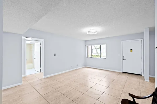 $2,000 | 5310 Las Verdes Circle, Unit 106, Delray Beach, FL 33484