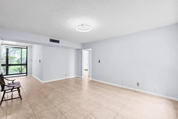$2,000 | 5310 Las Verdes Circle, Unit 106, Delray Beach, FL 33484