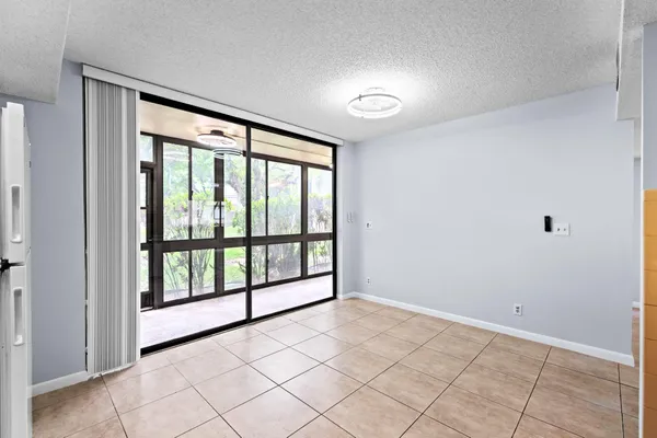 $2,000 | 5310 Las Verdes Circle, Unit 106, Delray Beach, FL 33484
