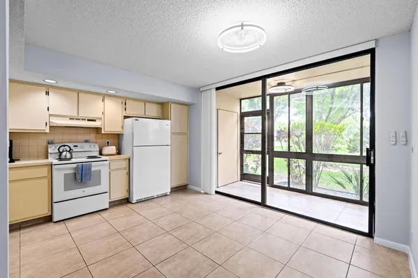 $2,000 | 5310 Las Verdes Circle, Unit 106, Delray Beach, FL 33484