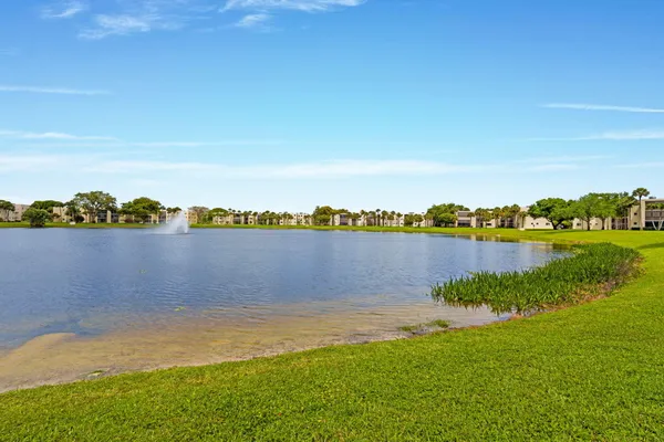 $2,000 | 5310 Las Verdes Circle, Unit 106, Delray Beach, FL 33484