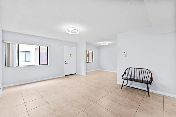 $2,000 | 5310 Las Verdes Circle, Unit 106, Delray Beach, FL 33484