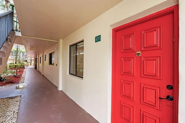 $2,000 | 5310 Las Verdes Circle, Unit 106, Delray Beach, FL 33484