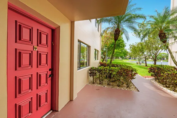 $2,000 | 5310 Las Verdes Circle, Unit 106, Delray Beach, FL 33484