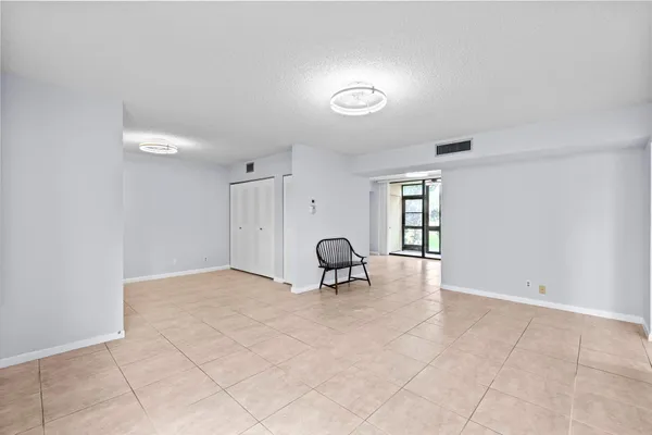 $2,000 | 5310 Las Verdes Circle, Unit 106, Delray Beach, FL 33484