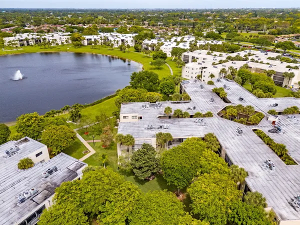 $2,000 | 5310 Las Verdes Circle, Unit 106, Delray Beach, FL 33484