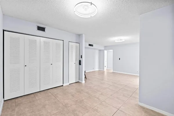 $2,000 | 5310 Las Verdes Circle, Unit 106, Delray Beach, FL 33484