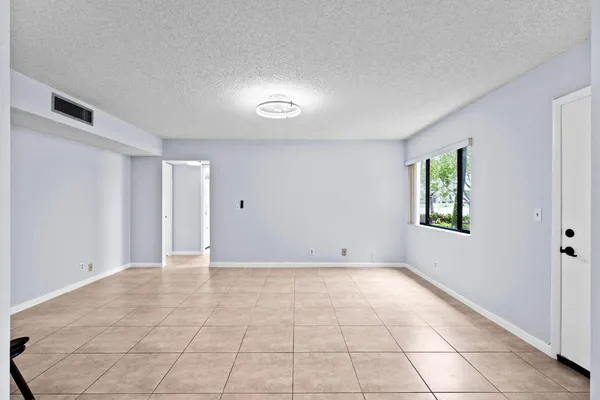 $2,000 | 5310 Las Verdes Circle, Unit 106, Delray Beach, FL 33484