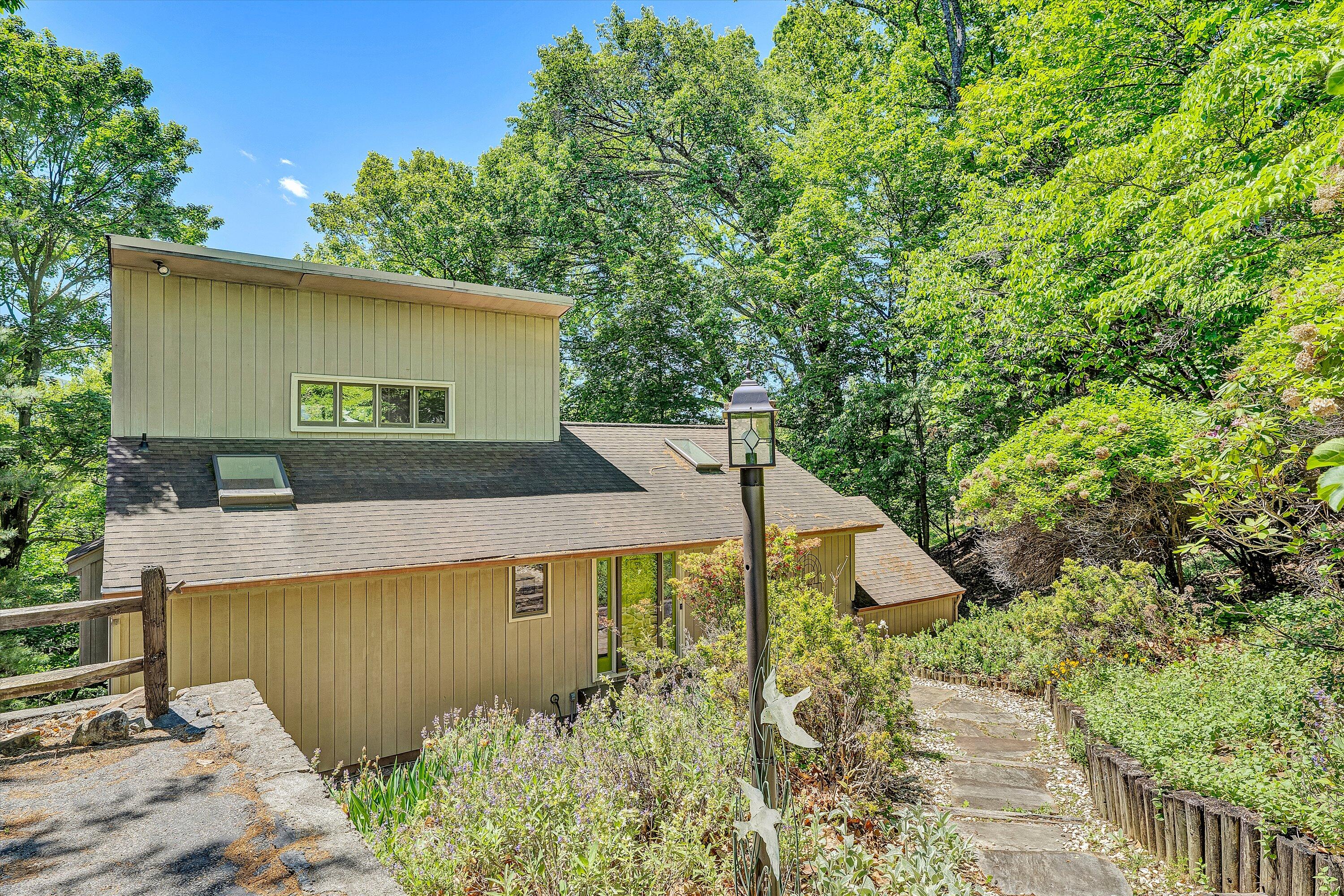6275 Smokey Ridge Road Roanoke, VA 24018 - Photo 4 of 40 04-SGP-08383