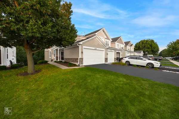 $325,000 | 2335 Overlook Court, Unit 2335, Naperville, IL 60563