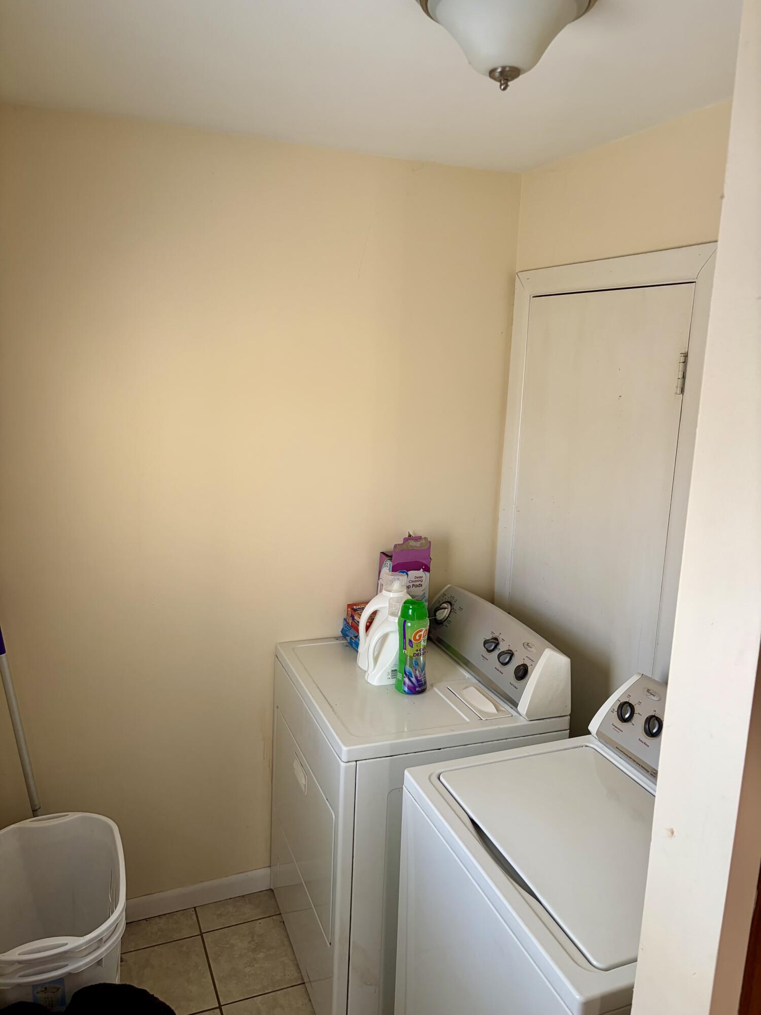 409 Holly Road Michigan City, IN 46360 - Photo 9 of 20 a utility room with dryer and washer