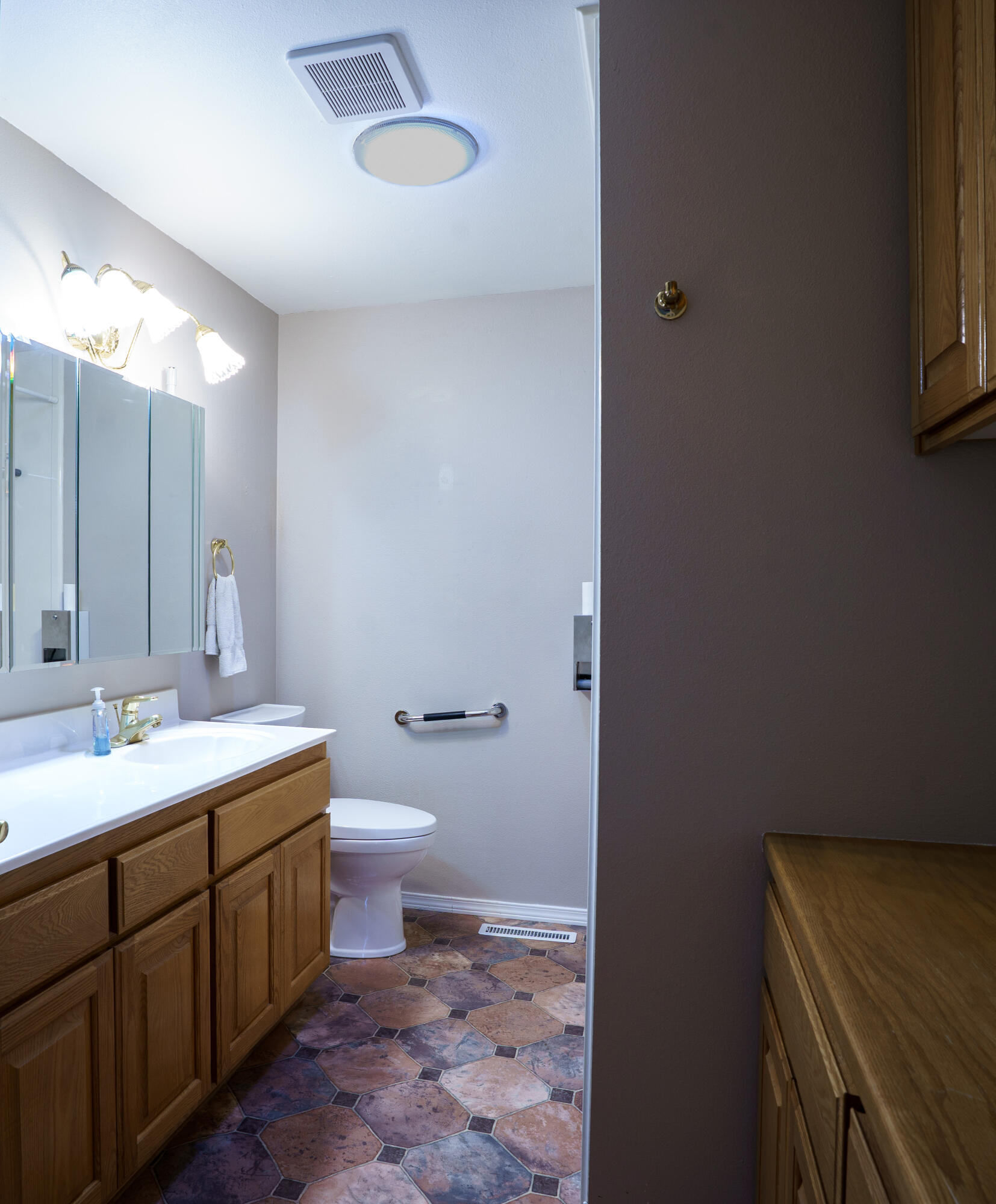 604 Hemlock Avenue Central Point, OR 97502 - Photo 20 of 26