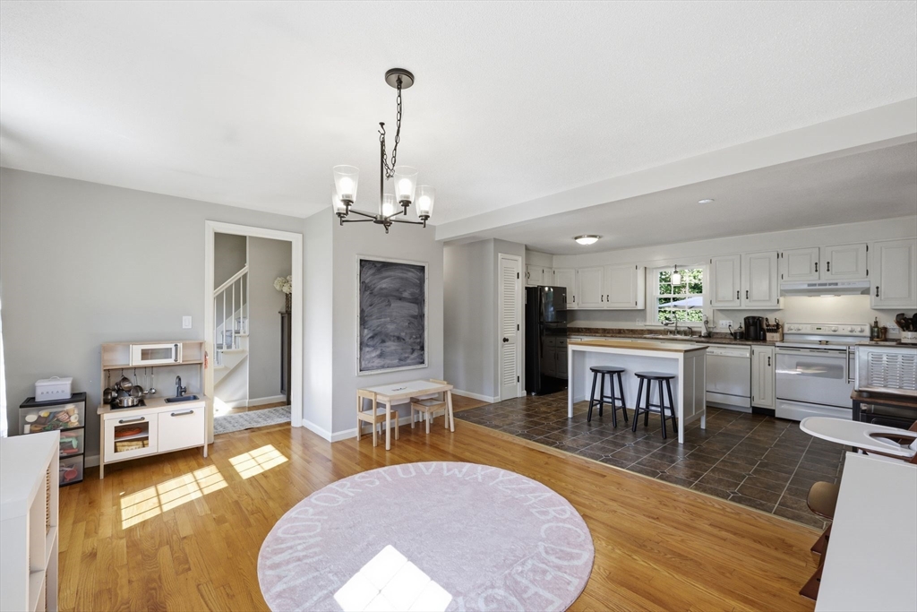 175 Pontoosic Road Westfield, MA 01085 - Photo 9 of 38