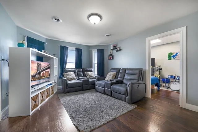 $2,000 | 80 Lane Street, Unit 2, Fall River, MA 02721