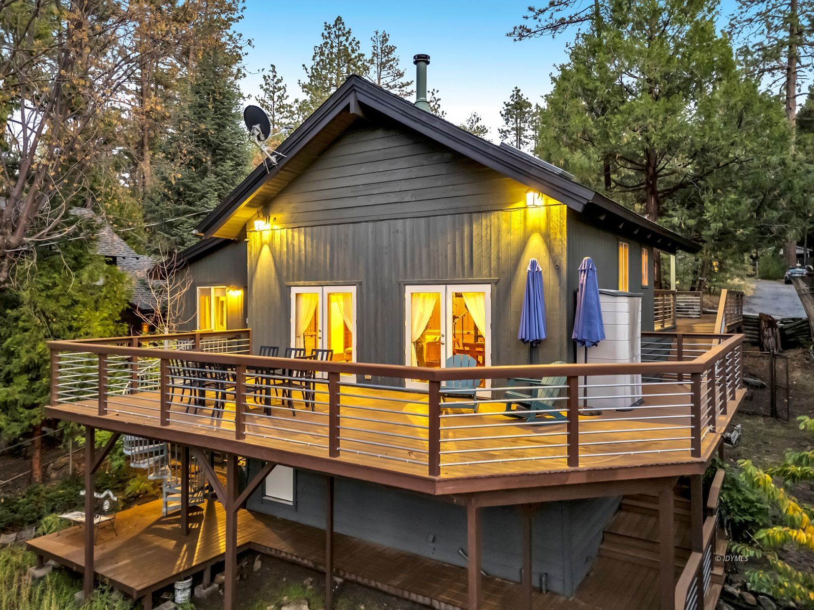 53560 Country Club Drive Idyllwild, CA 92549 - Photo 28 of 66 a view of a chairs and table in the balcony