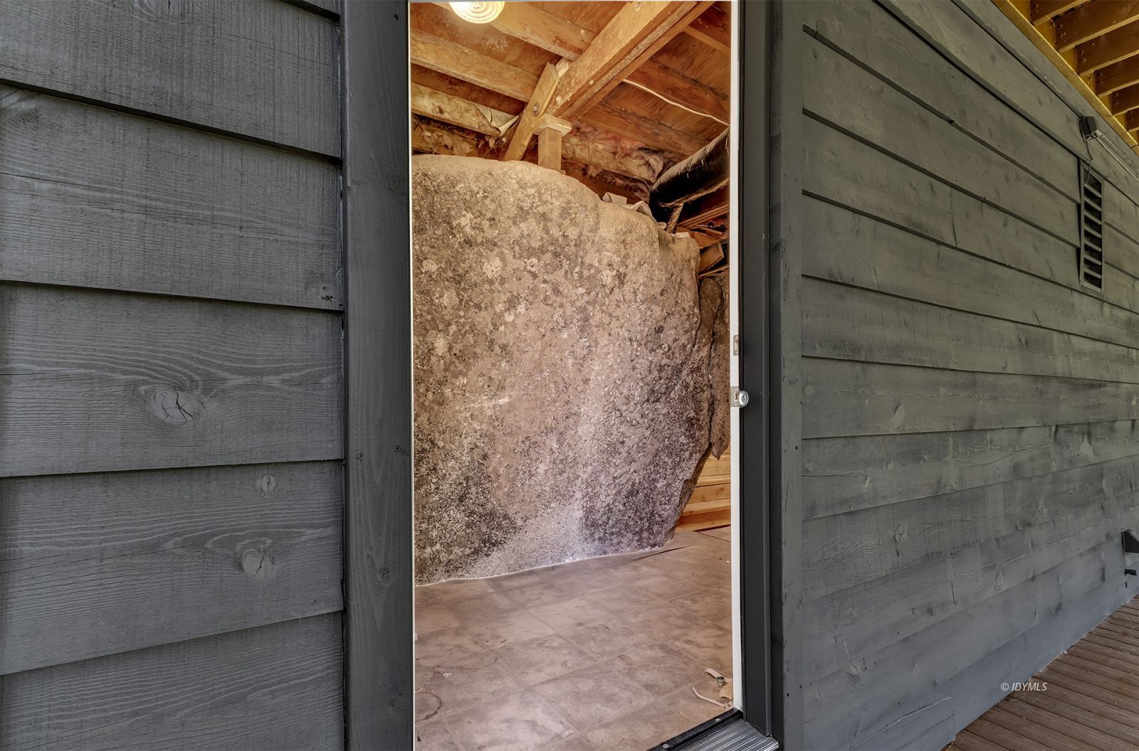 53560 Country Club Drive Idyllwild, CA 92549 - Photo 47 of 66 a view of a door of the house
