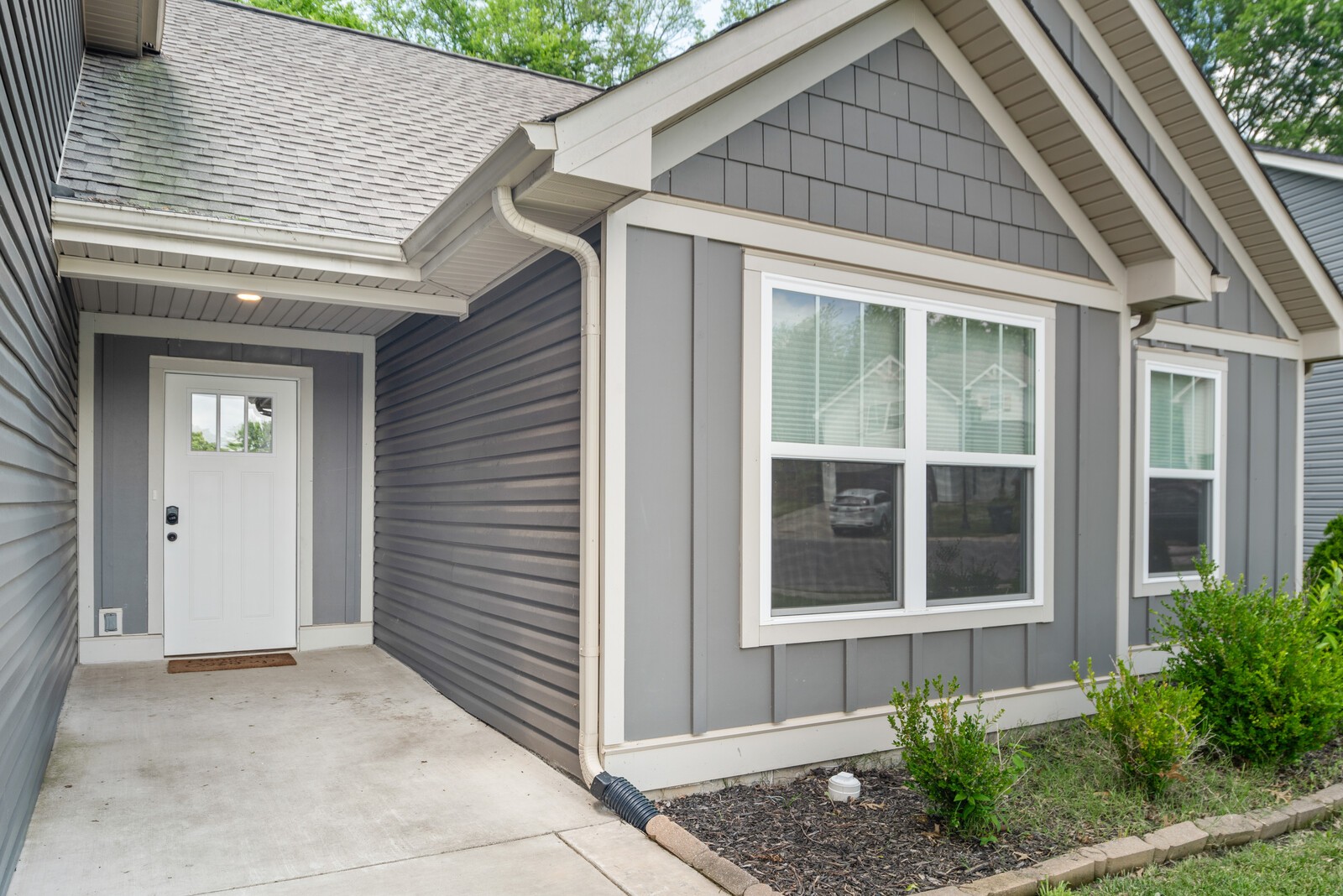 357 Fieldstone Lane Springfield, TN 37172 - Photo 2 of 46 a front view of a house with a yard