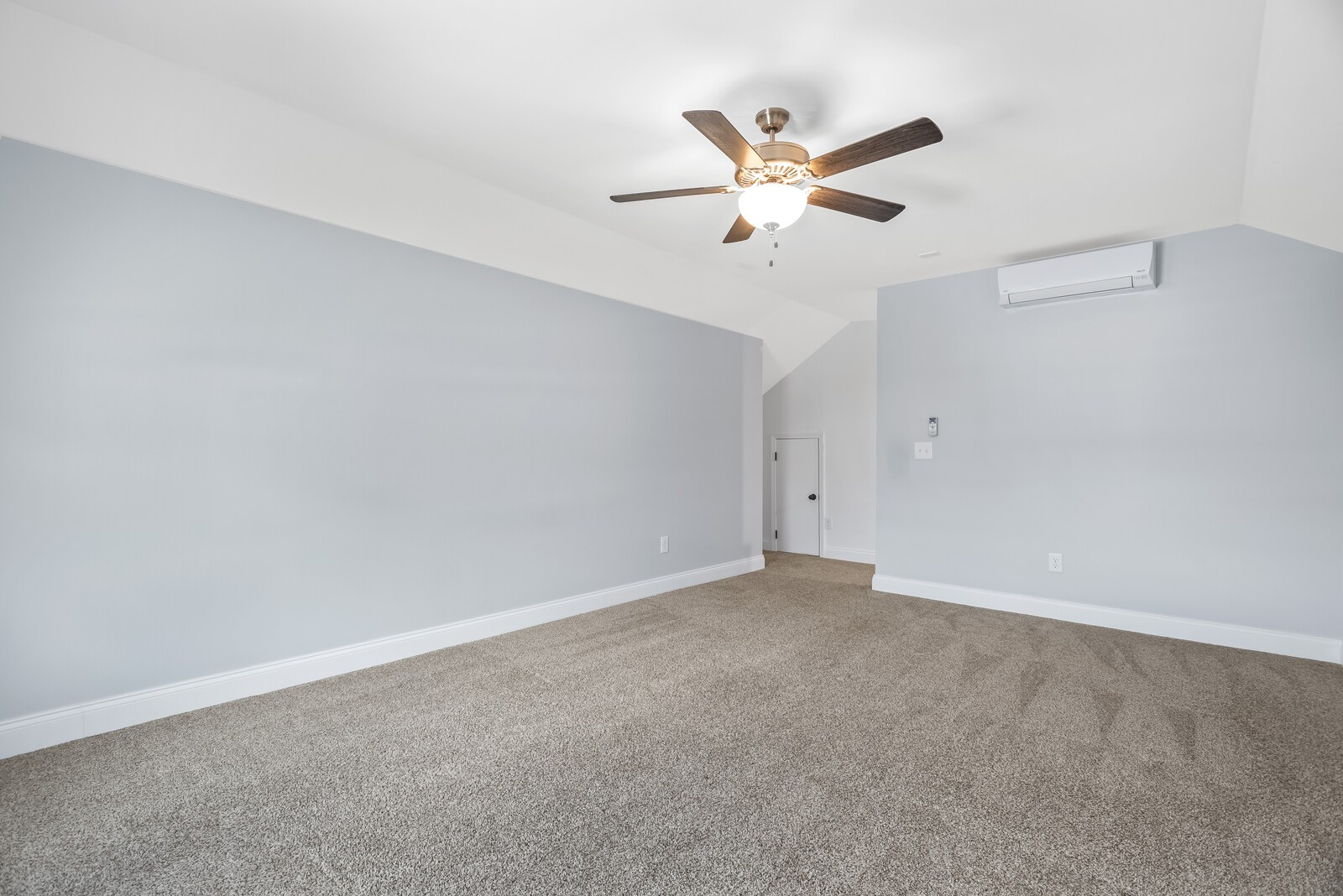 357 Fieldstone Lane Springfield, TN 37172 - Photo 33 of 46 a view of a big room with carpet