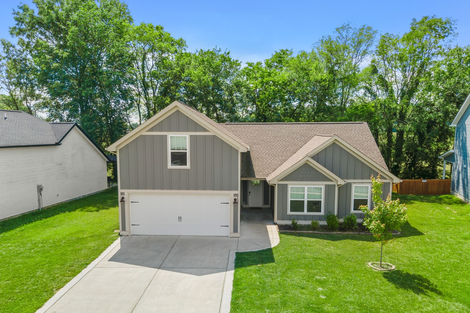 357 Fieldstone Lane Springfield, TN 37172 - Photo 8 of 46 a front view of house with yard and green space