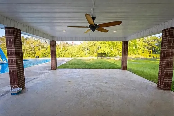 a view of an entryway with a yard