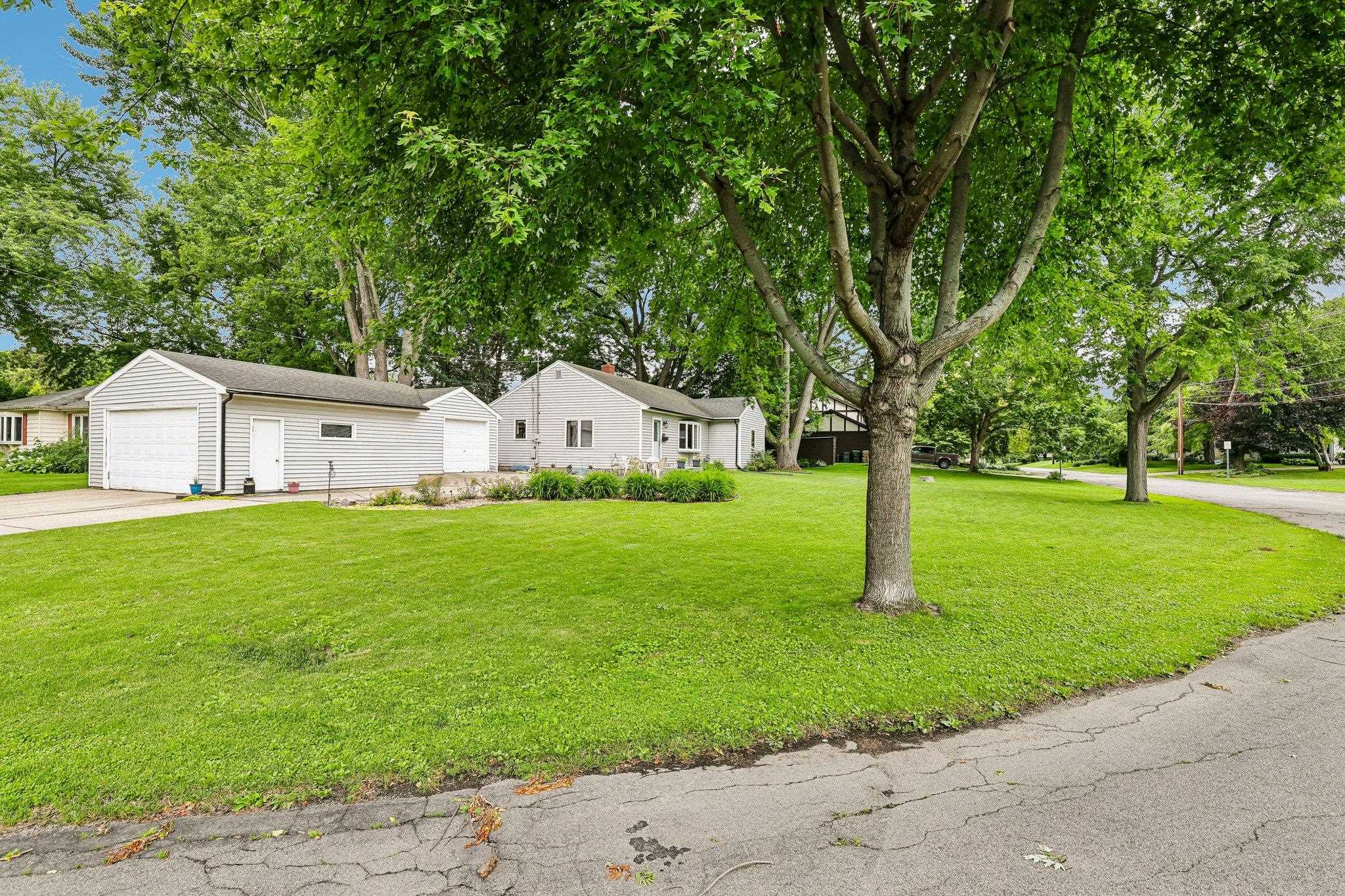 213 East Winnequah Road Madison, WI 53716 - Photo 6 of 47
