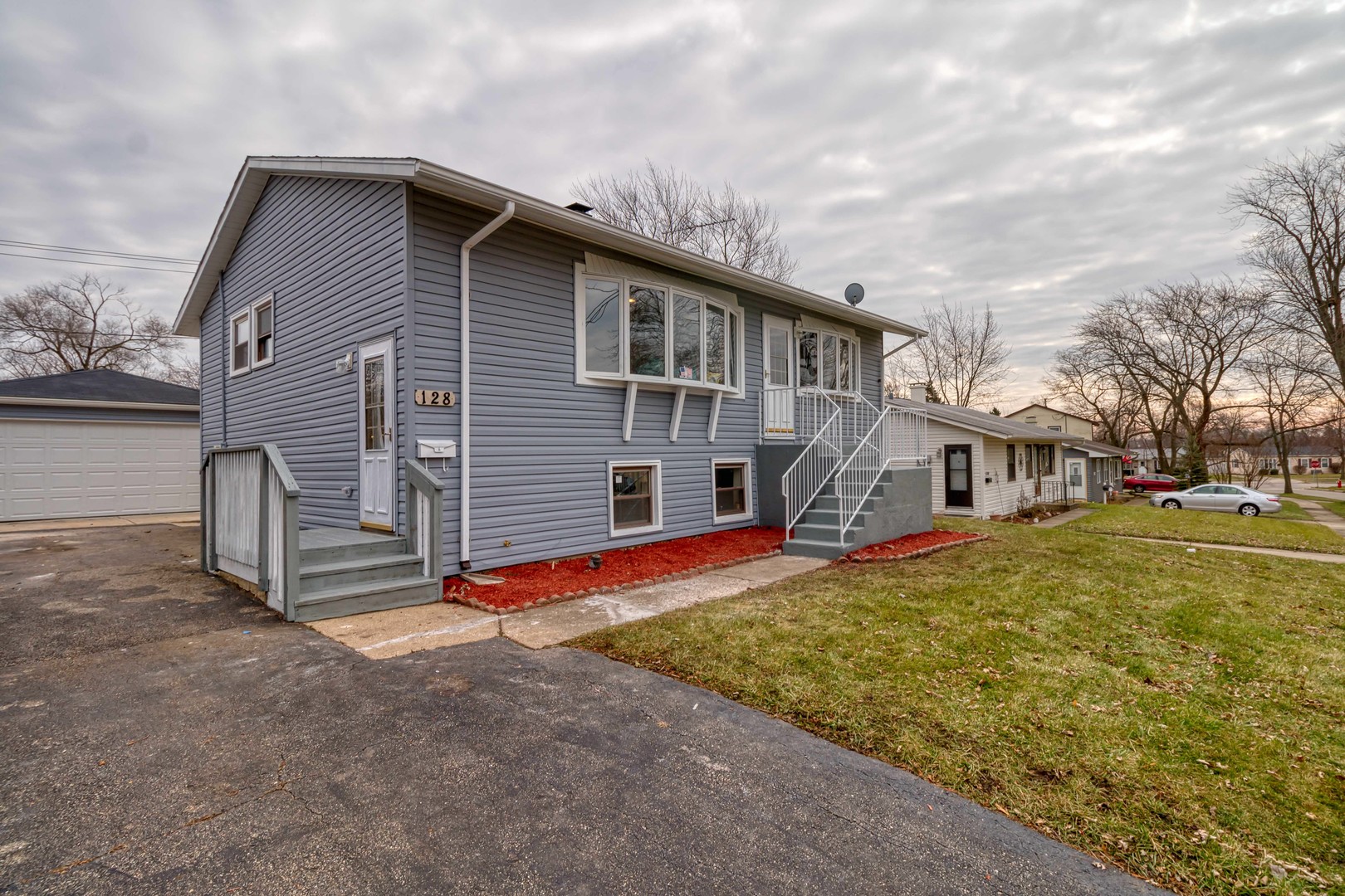 128 McCabe Drive Streamwood, IL 60107 - Photo 3 of 31