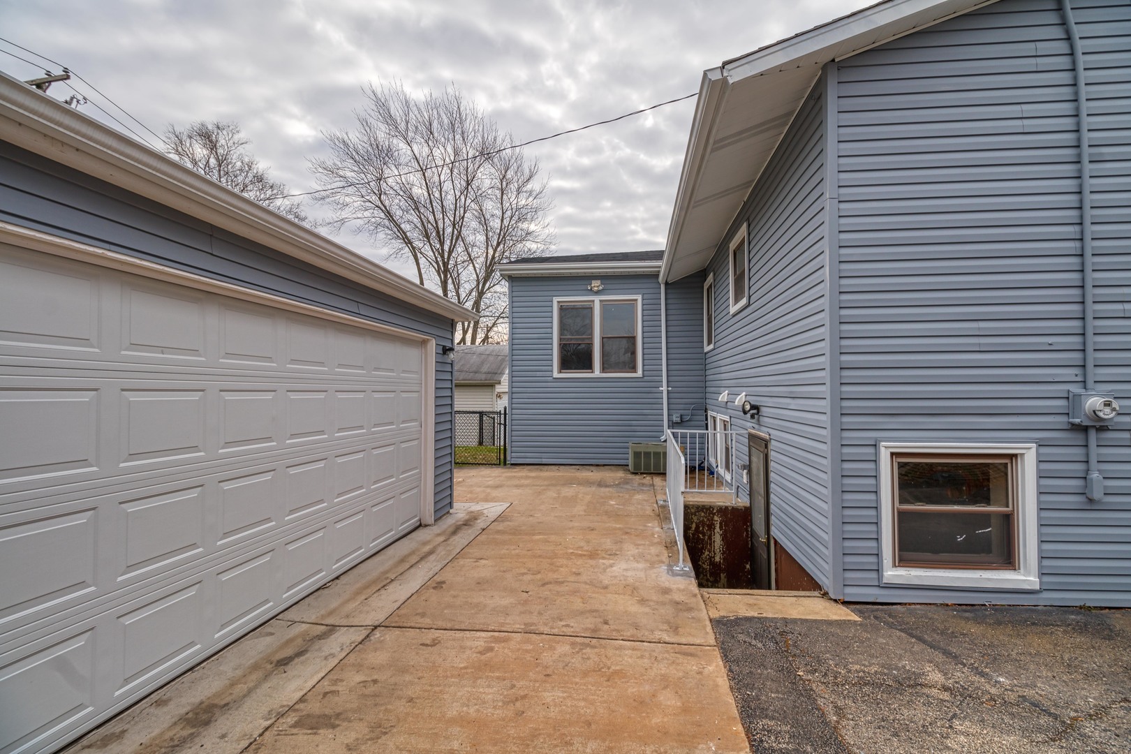 128 McCabe Drive Streamwood, IL 60107 - Photo 7 of 31