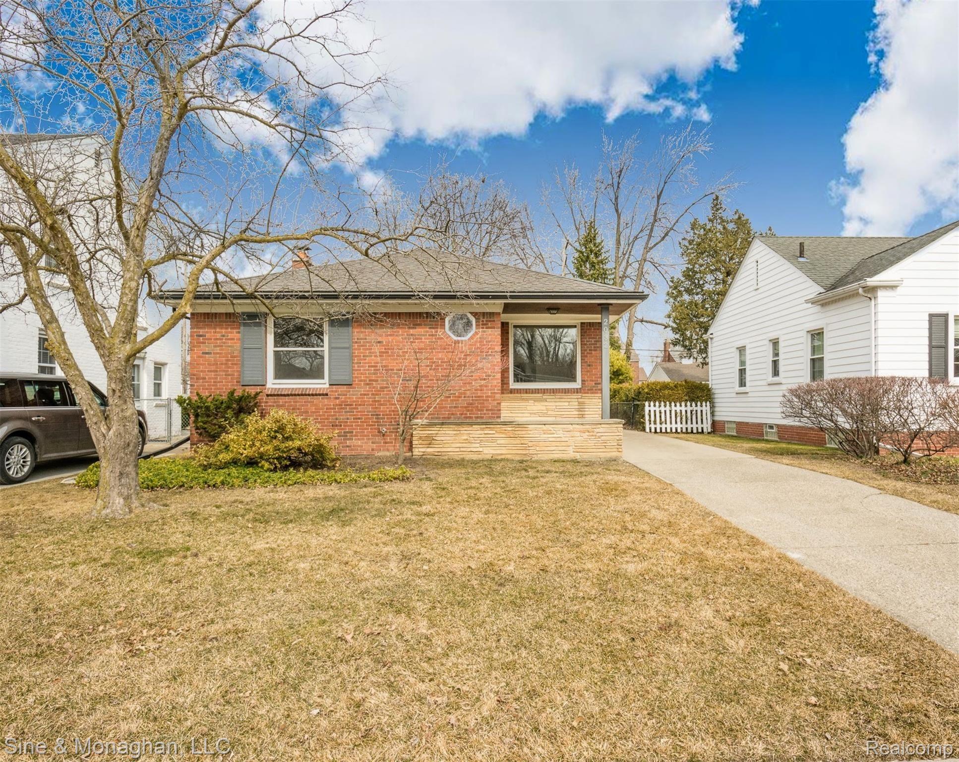 2032 Oxford Road Grosse Pointe, MI 48236 - Photo 2 of 19 Front View 2