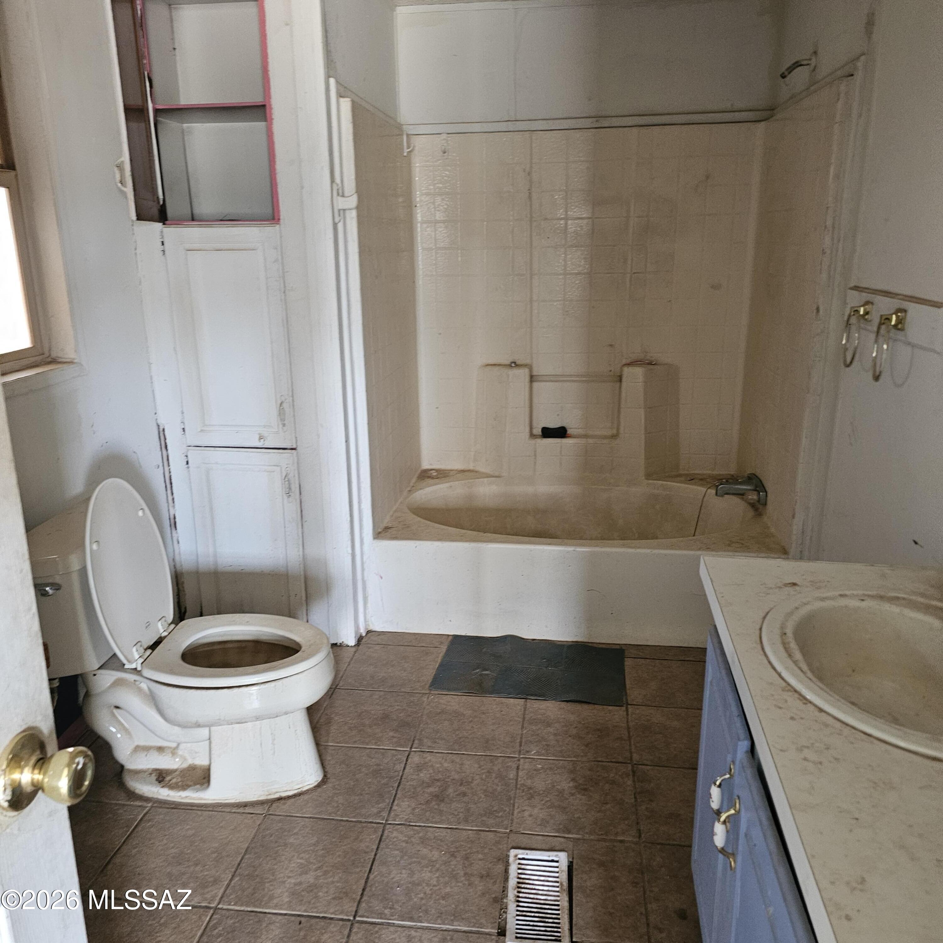 14020 West Park Road Tucson, AZ 85735 - Photo 9 of 18 a bathroom with a sink a toilet and a mirror