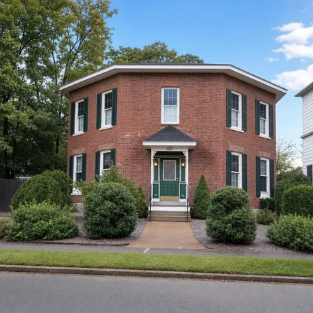 $2,200 | 585 Beech Street, Unit FIRST, Manchester, NH 03104