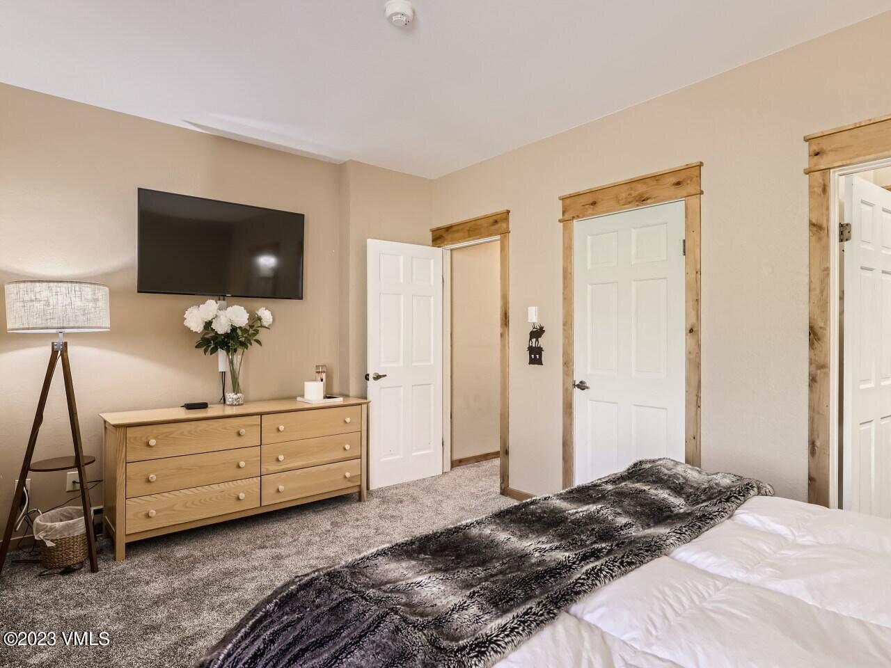 625 North Frontage Road West, Unit 23B Vail, CO 81657 - Photo 10 of 28 14 Primary Bedroom